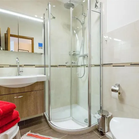 Residenz Meeresbrandung 33 Mit Balkon Und Meerblick . 4.stock, Einbaukueche, Geschirrspueler, Tv,schwimmbad, Sauna , Reservierter Stellplatz, Wlan ! 아파트 쿡스하펜